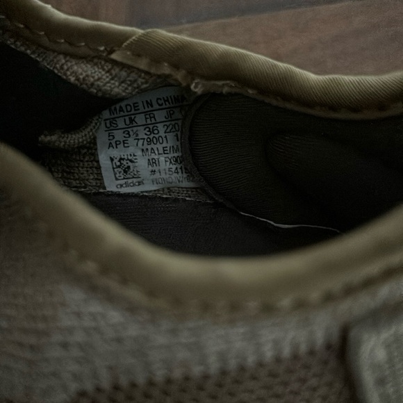 Yeezy 350 - Picture 5 of 5